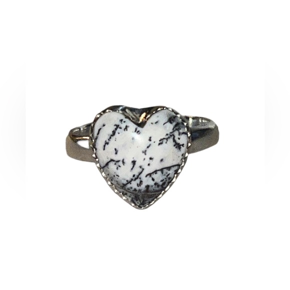 Estate NIB- Natural White Dendrite Opal Sterling Silver Heart Ring (APPRAISED) - Picture 9 of 12